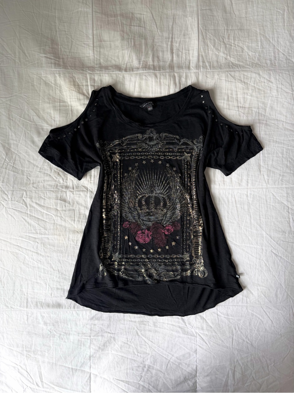 Rock & Republic Grunge Punk Studded Cut Out Shoulder Graphic Top Size L